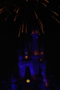 disney-castle-at-night