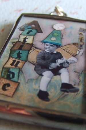 charming-betties-pendant1