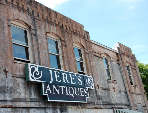 Stopped in Savannah on the way home...always seeking out the local antique shops!