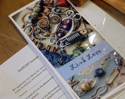 Deryn Mentock's new class:  Link Love!