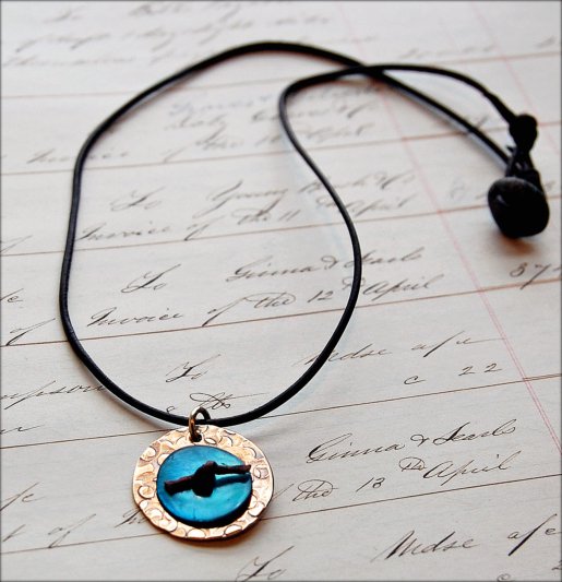 special-give-away-necklace_e