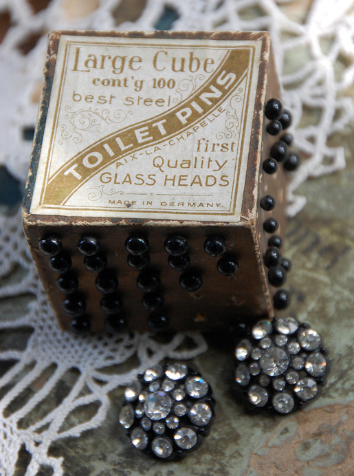 glass-headpins_loria