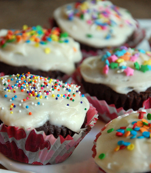 Cupcakes-frosted!