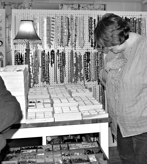 Focus on Life_Monochromatic beads_opt